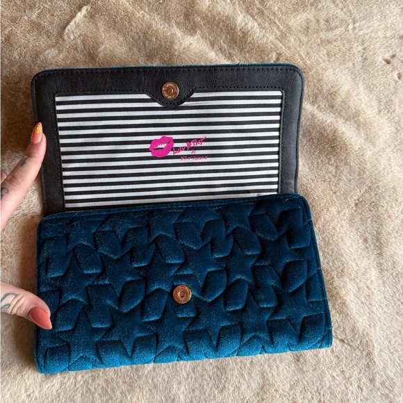 Betsey Johnson Blue Quilted Clutch NWOT’s - Picture 2 of 4